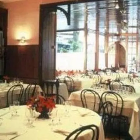 Consul Hotel 2*